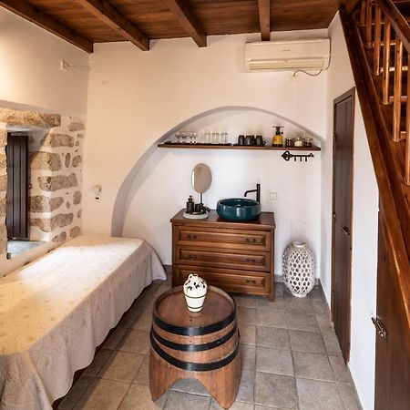 Aparthotel Arapakis Historic Castle Pírgos Dhiroú Exteriér fotografie