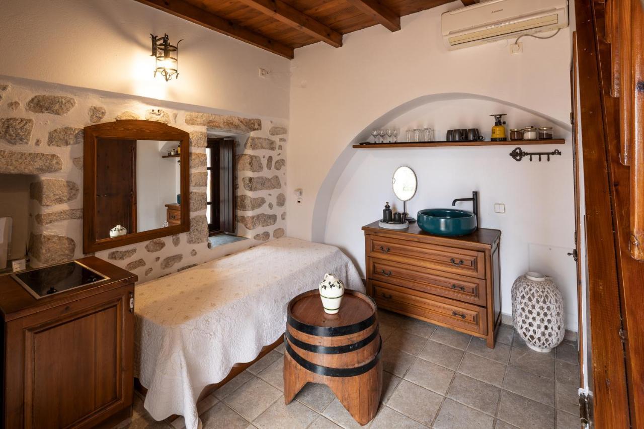 Aparthotel Arapakis Historic Castle Pírgos Dhiroú Exteriér fotografie