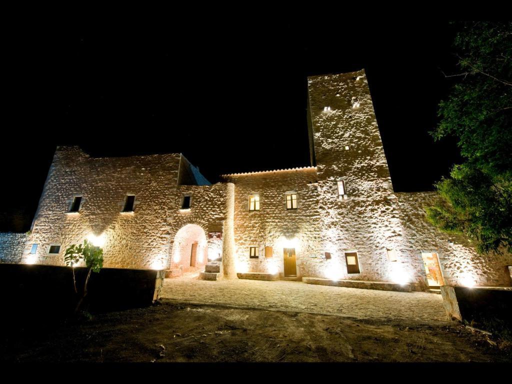 Aparthotel Arapakis Historic Castle Pírgos Dhiroú Exteriér fotografie