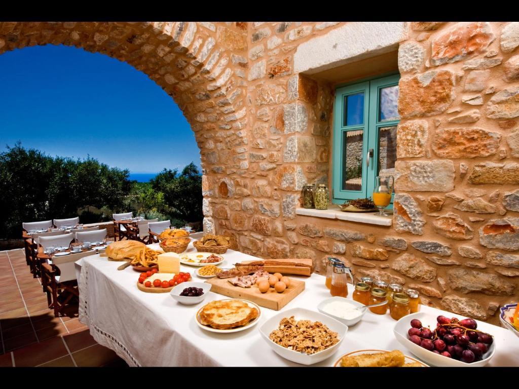Aparthotel Arapakis Historic Castle Pírgos Dhiroú Exteriér fotografie