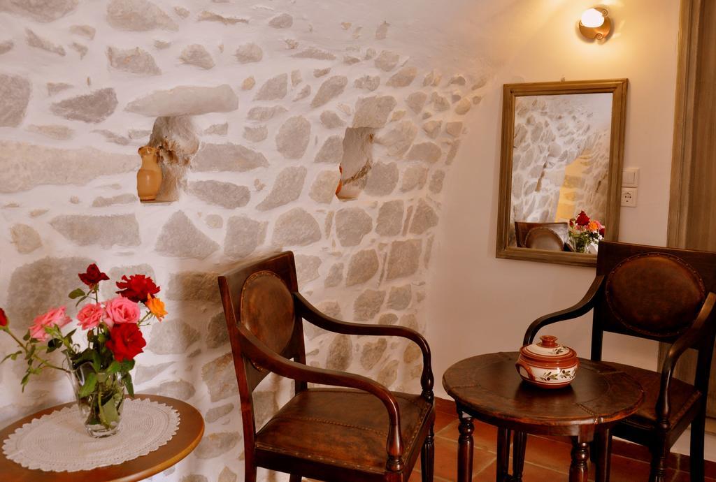 Aparthotel Arapakis Historic Castle Pírgos Dhiroú Exteriér fotografie