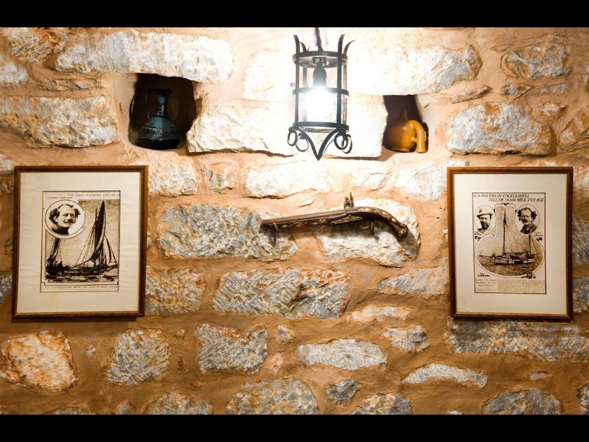 Aparthotel Arapakis Historic Castle Pírgos Dhiroú Exteriér fotografie