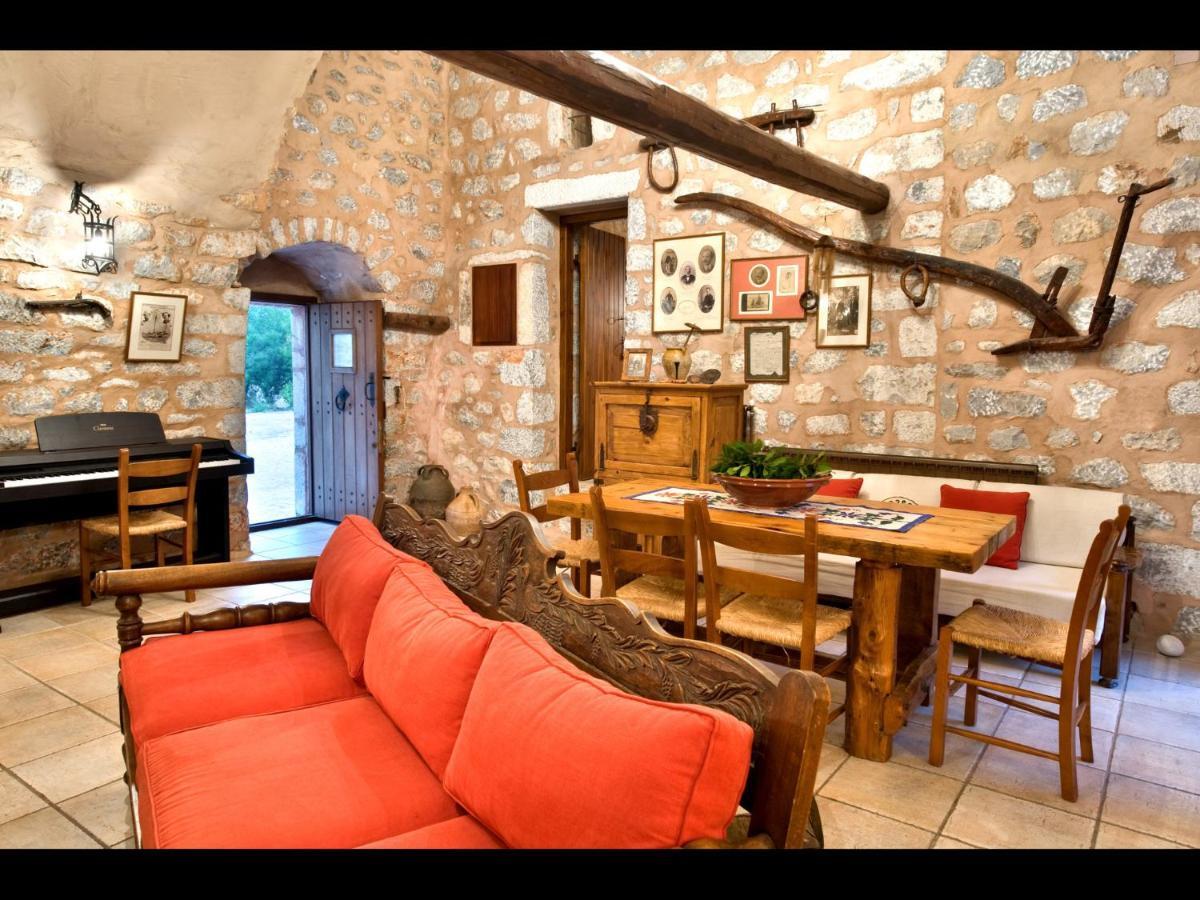 Aparthotel Arapakis Historic Castle Pírgos Dhiroú Pokoj fotografie