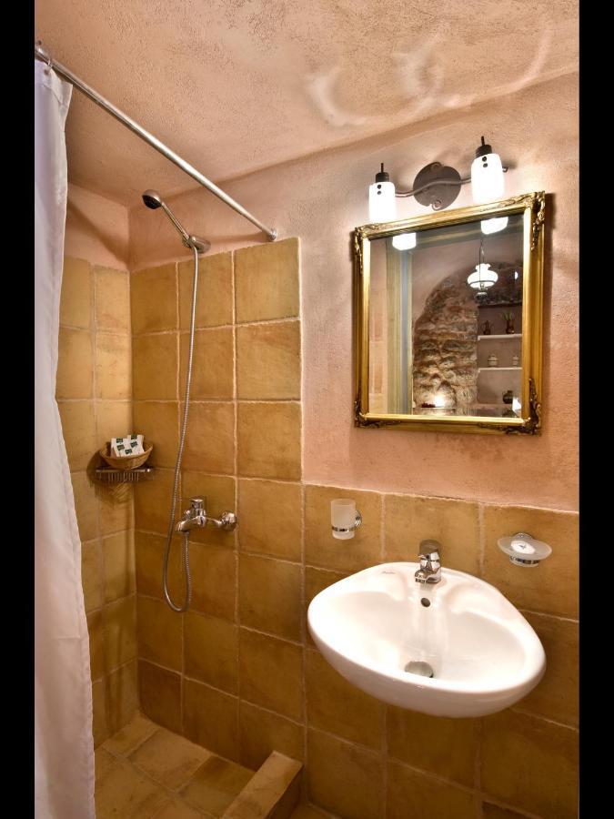 Aparthotel Arapakis Historic Castle Pírgos Dhiroú Pokoj fotografie